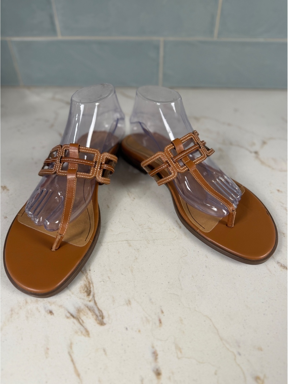 Vionic Women's Alvana Tan Leather Cutout T-Strap Thong Sandals Sz 10W NWOT